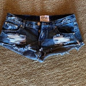 One by one teaspoon low rise destroyed shorts